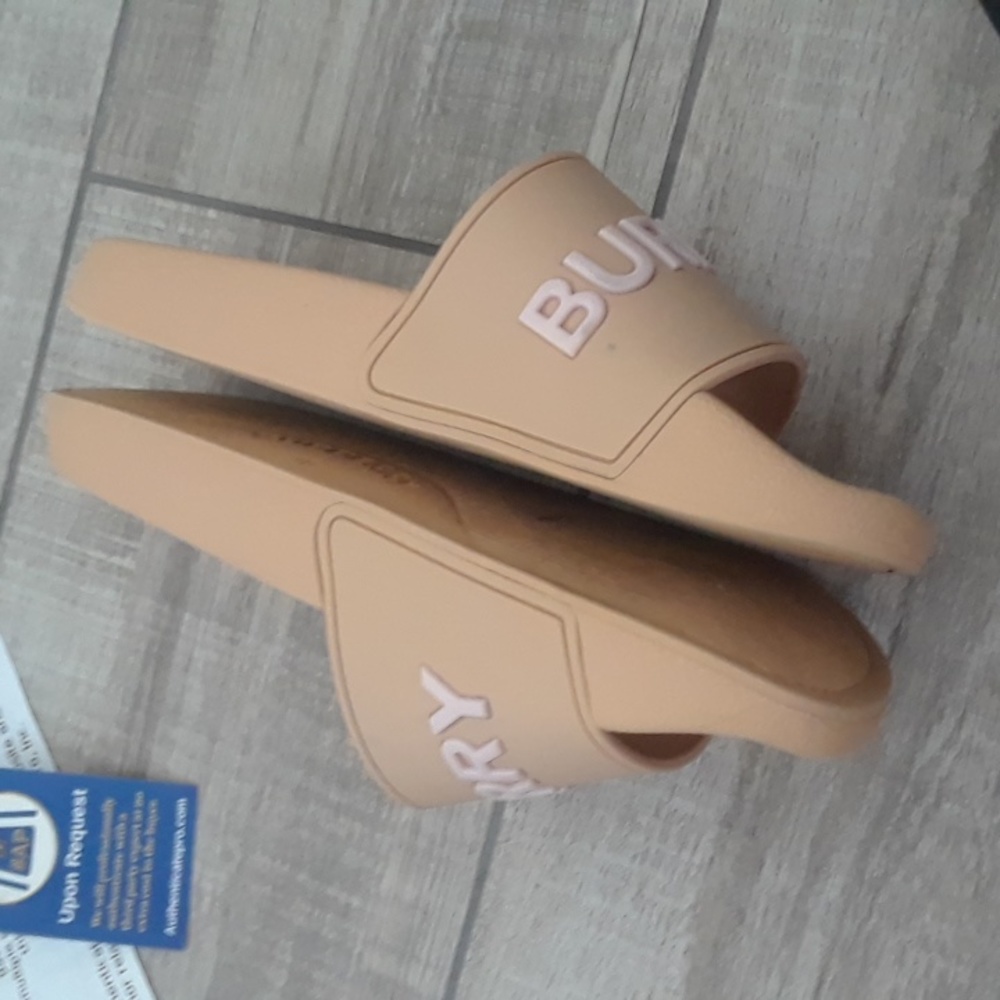 BURBERRY FURLEY LOGO SLIDES..SIZE 38 - Picture 4 of 14